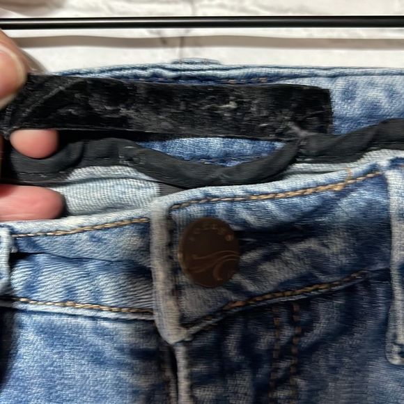 Refuge Distressed Denim 3L - Picture 9 of 13